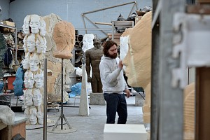 WS Lionel in sculpture studio