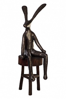 hand on knee 155 x 70 x 100