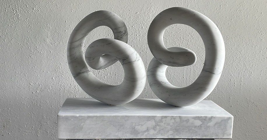 WILLIAM PEERS, Forelle
Carrara marble, hand carved