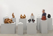 Brett Murray, Artist portrait with sculptures (c) Mike Hall MR (3)