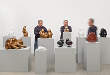 Brett Murray, Artist portrait with sculptures (web)