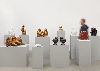 Brett Murray, Artist portrait with sculptures (c) Mike Hall MR (4) web 2