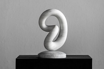 William Peers, Falabella, Italian marble, 32 x 17 x 14 cm (1)