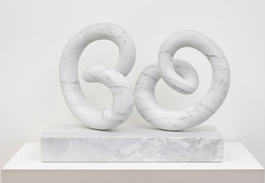 William Peers, Forelle, Carrara marble, 46 x 62 x 25 cm Damian Griffiths