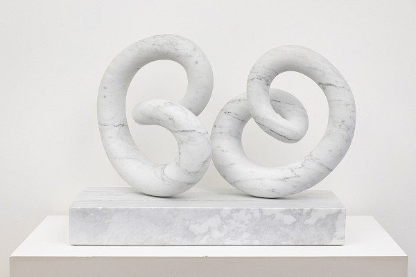 WILLIAM PEERS, Forelle
Carrara marble, hand carved