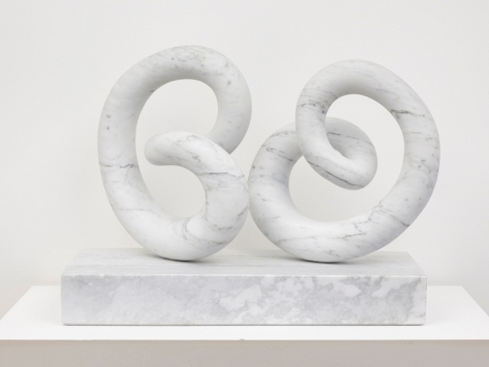 William Peers, Forelle, Carrara marble, 46 x 62 x 25 cm Damian Griffiths